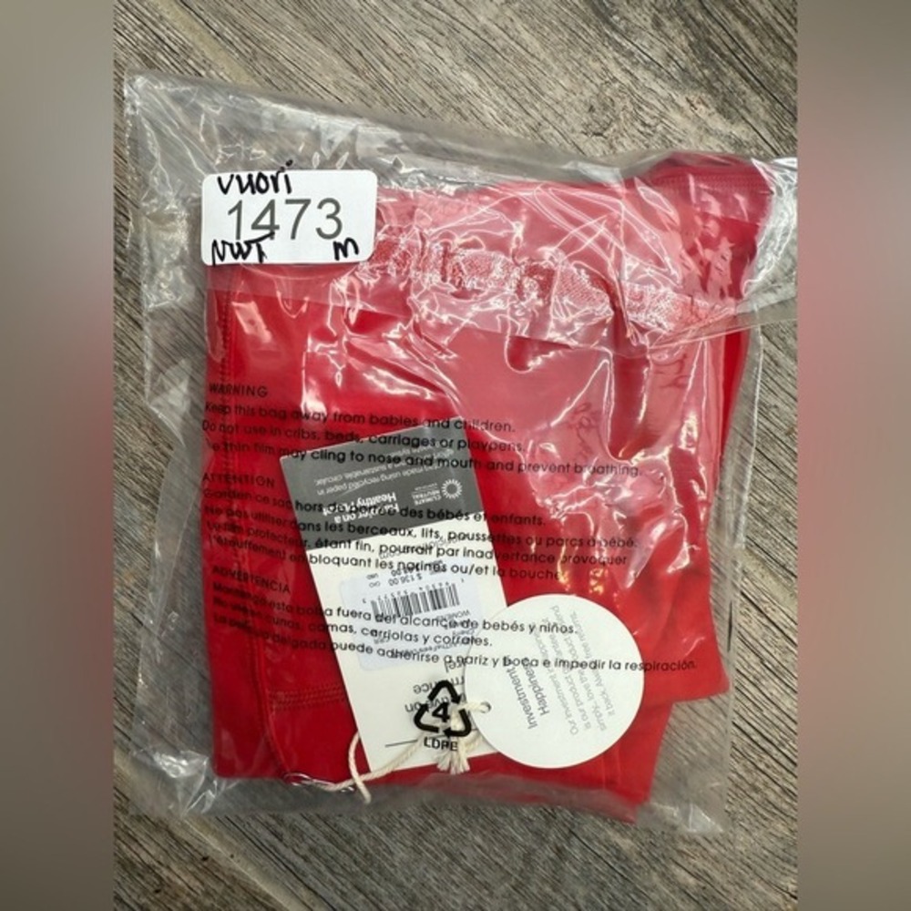 NWT Vuori Vuori AllTheFeels Legging Cherry‎ Size Medium - Picture 12 of 12